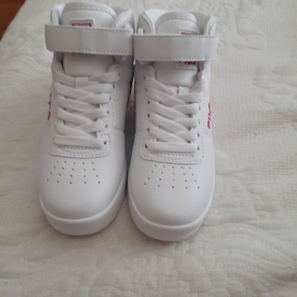 Girls tennis shoes
